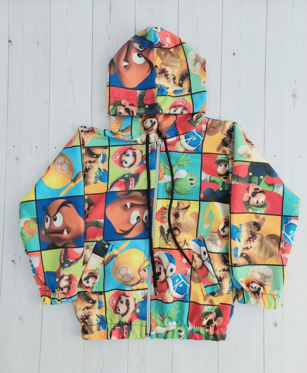 campera rompevientos estampado moscú