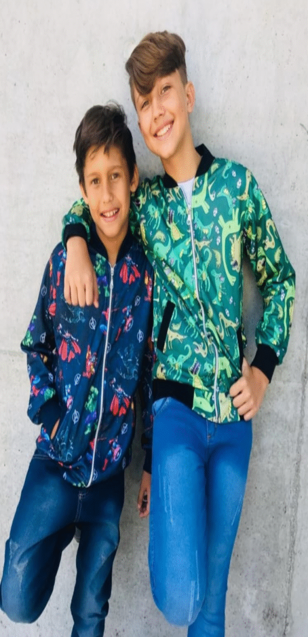 campera rompevientos estampado súper héroes / tekken