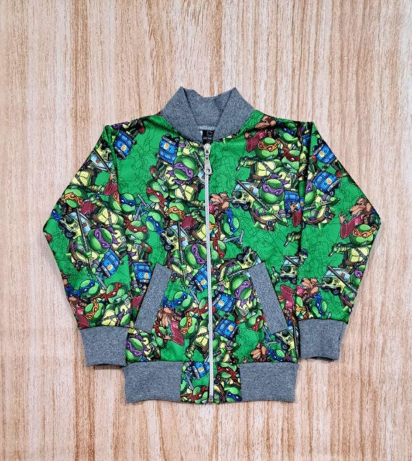 campera rompevientos estampado súper héroes / tekken