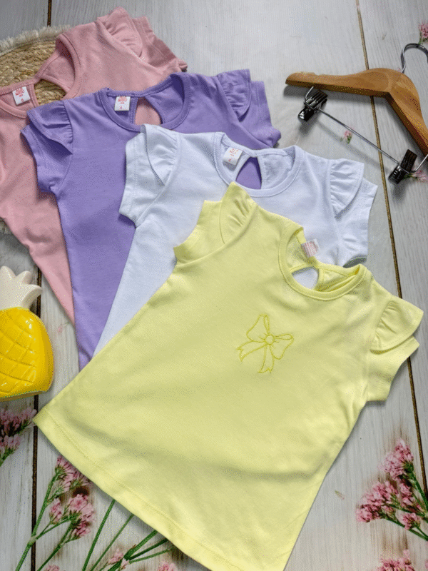 remera de algodón peinado con volados y moño remera de algodón peinado con volados y moño